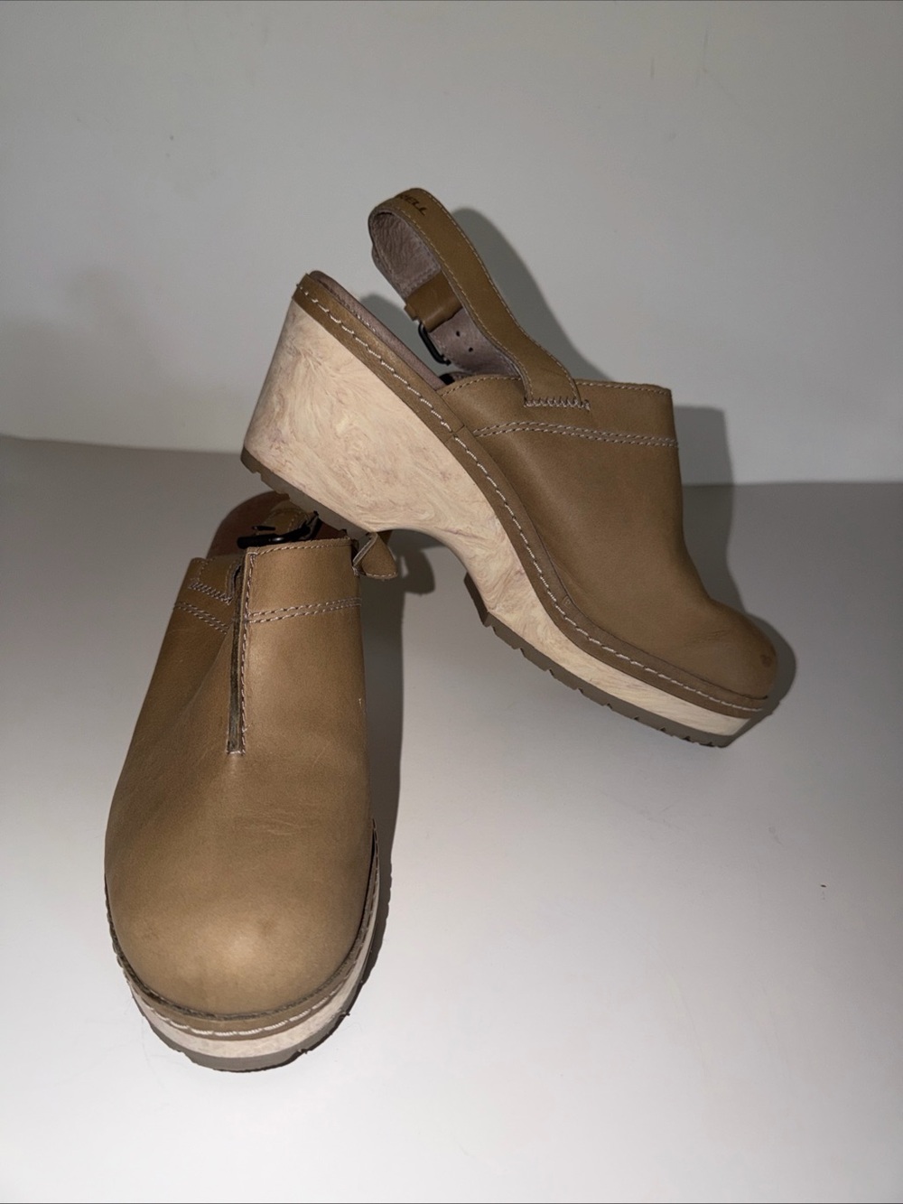 Merrell J000868 Tan Women's Round Closed Toe Clogs Size 7.5